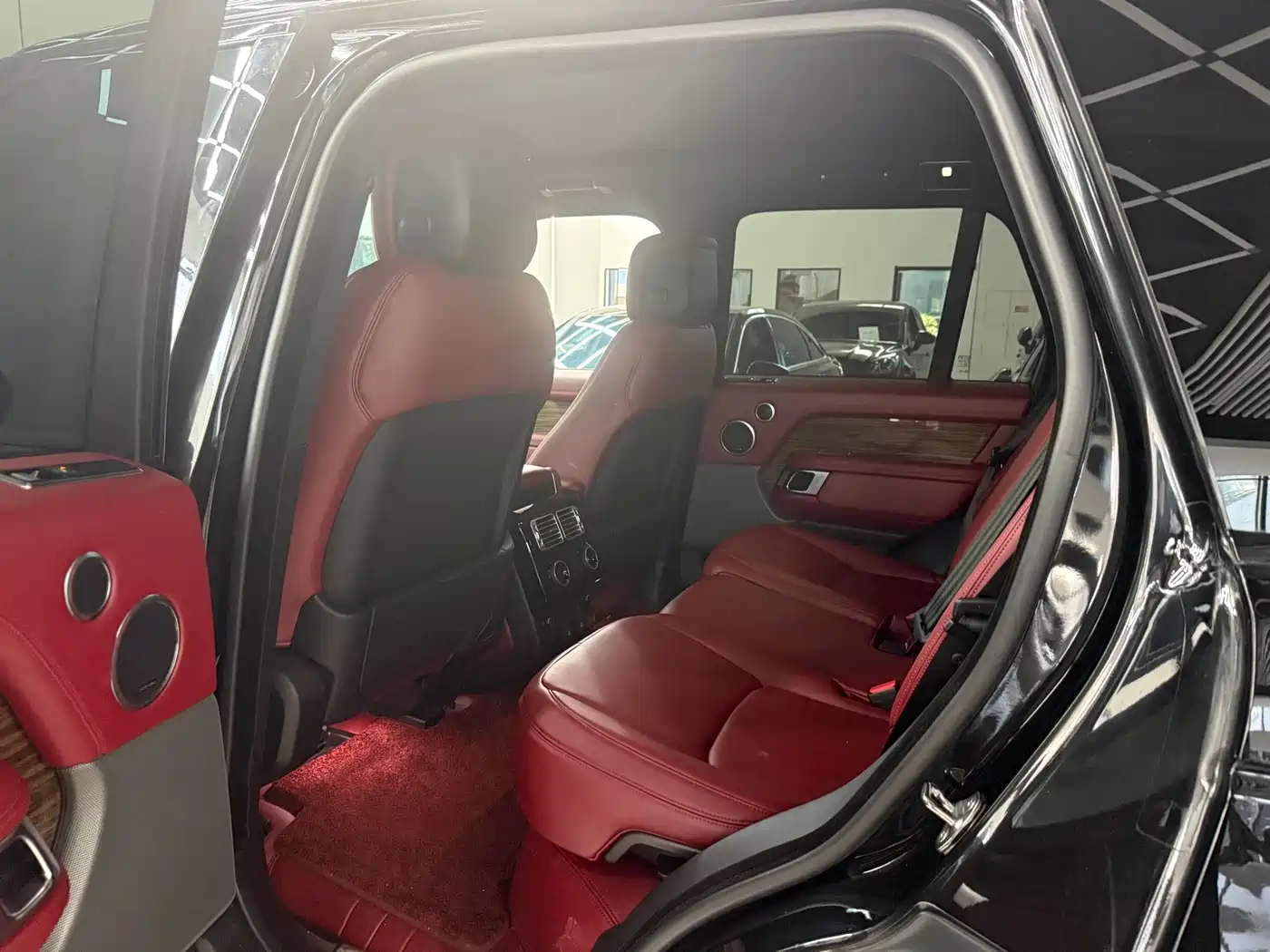 Land Rover Range Rover 2018 3.0 SC V6 Golden Age Edition фото 5