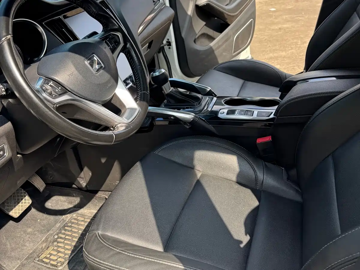 Фото 7 - Zotye SR7