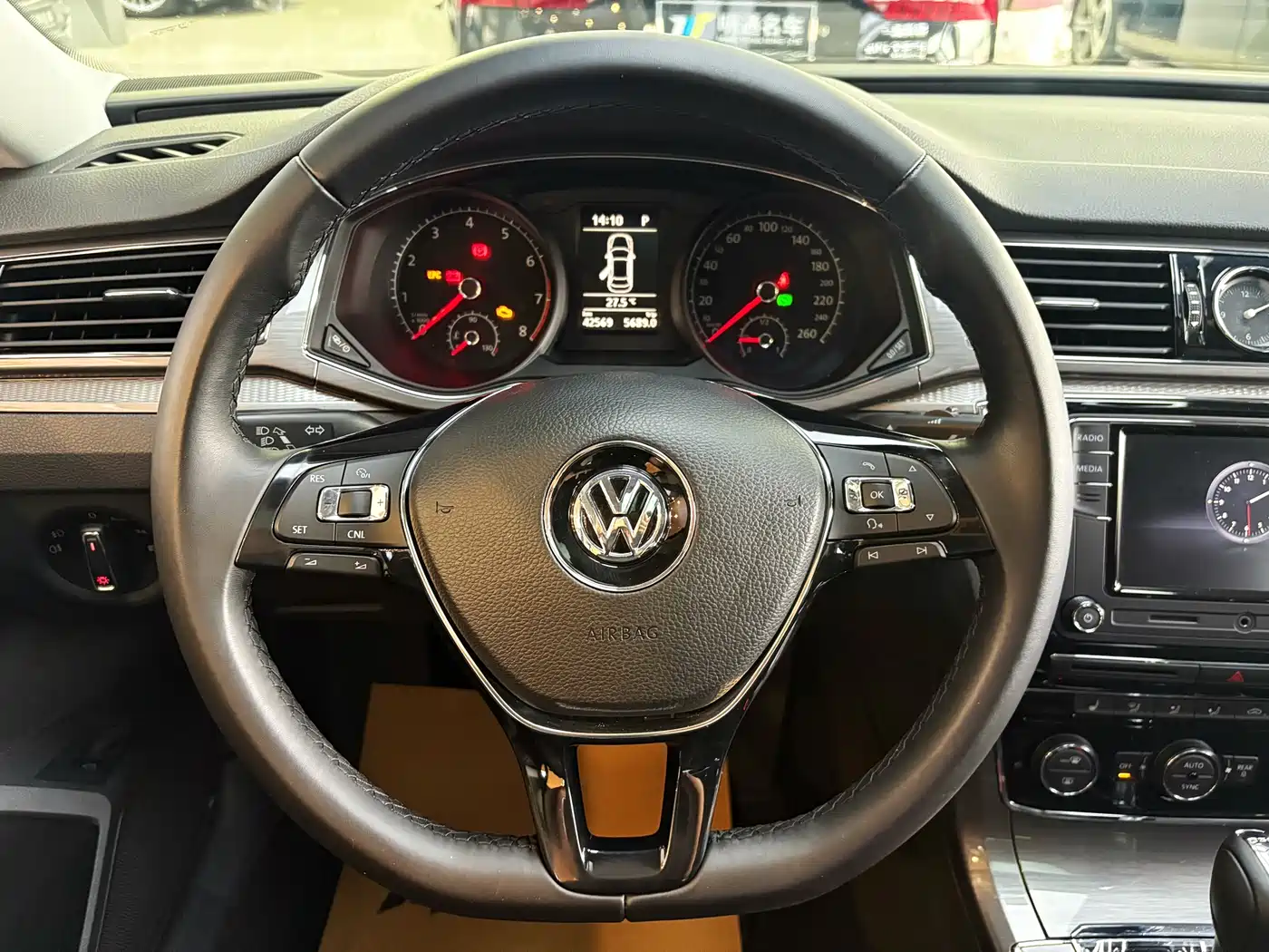 Volkswagen Passat 2017 330TSI DSG Prestige фото 11