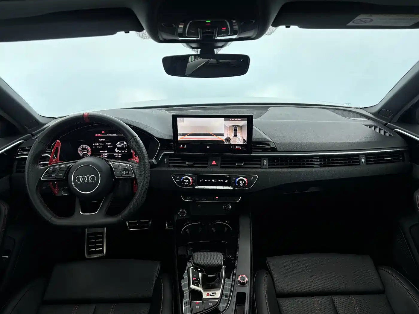 Фото 14 - Audi A4L