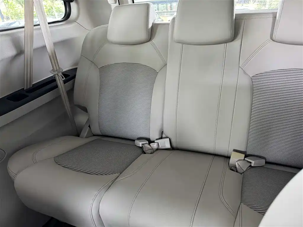 SAIC Maxus Maxus G10 2016 2.0T Automatic Elite фото 8