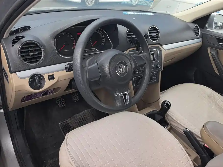 Volkswagen Jetta 2013 1.6L Manual Comfort фото 15