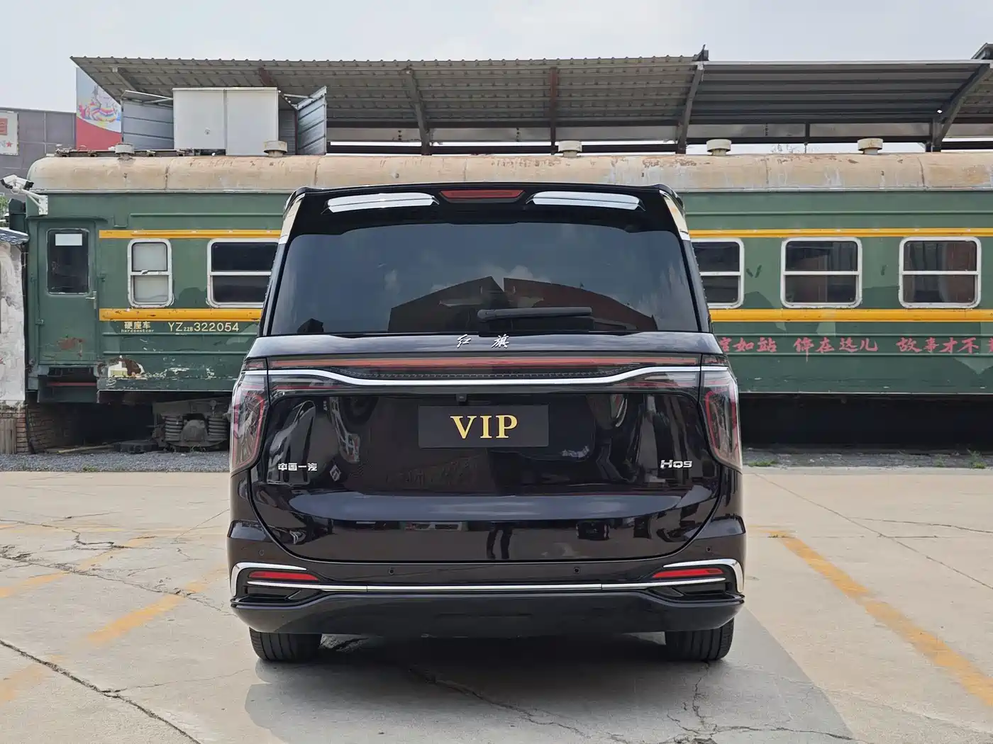 Hongqi HQ9 2023 2.0T Smart Connect Flag Enjoy Edition фото 19