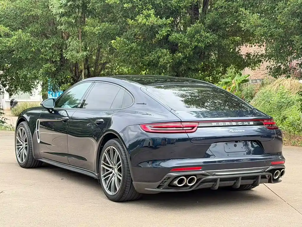 Photo 5 - Porsche Panamera