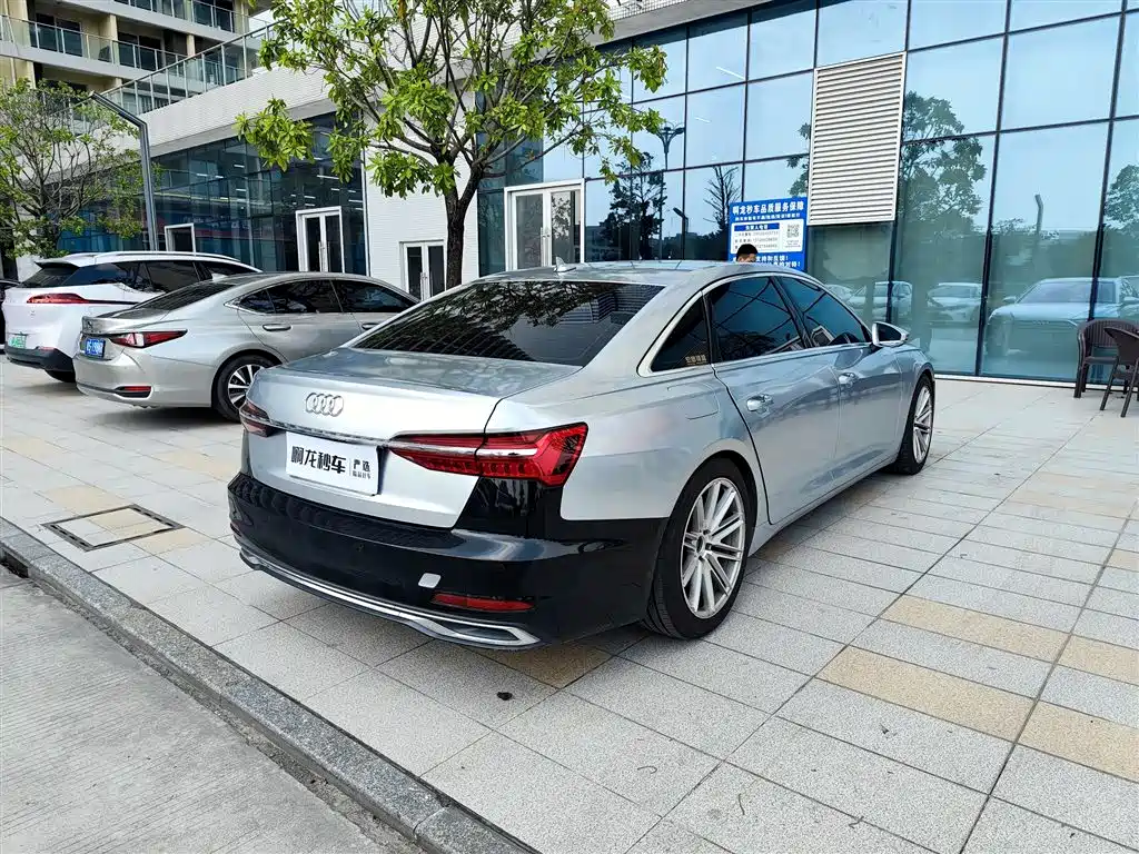 Фото 9 - Audi A6L