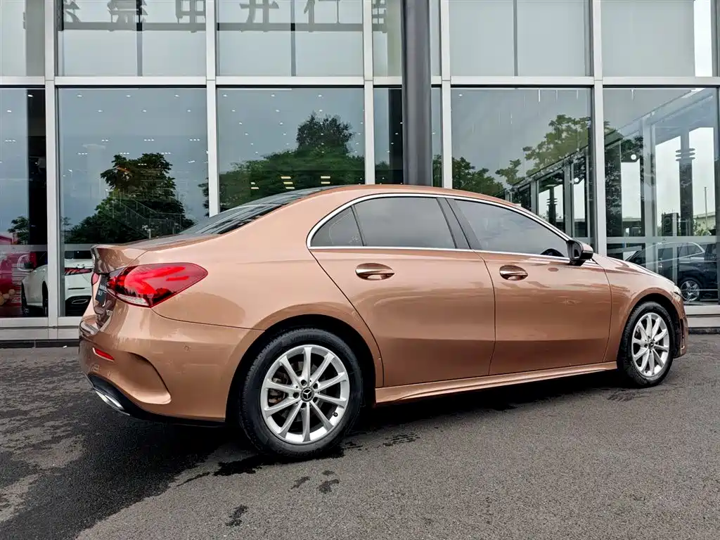 Mercedes-Benz A-Class 2020 Facelift A 200 L Sport Sedan Dynamic фото 4