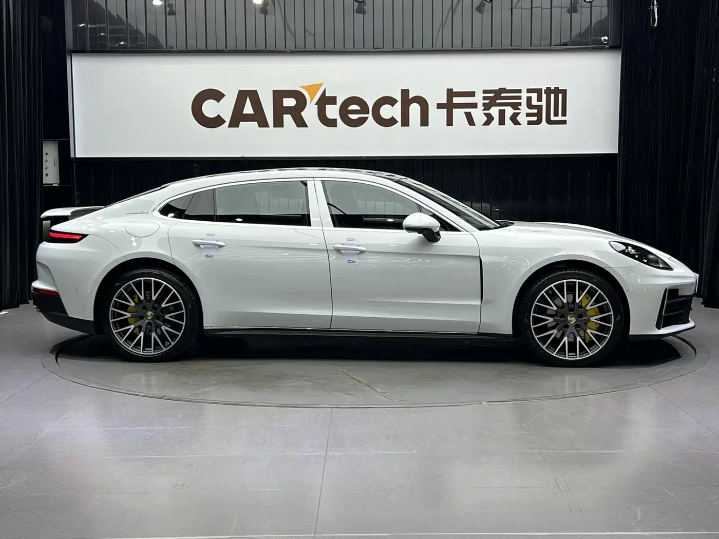 Porsche Panamera 2024 Panamera Executive Long Wheelbase 2.9T фото 4