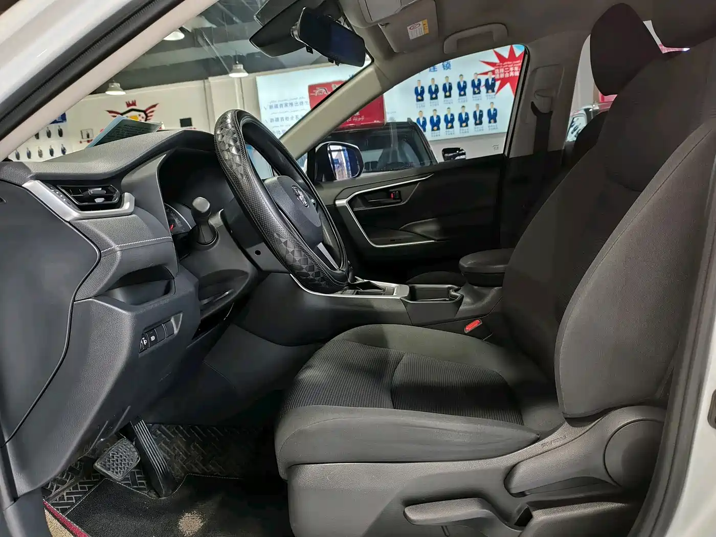 Toyota RAV4 Rongfang 2022 2.0L CVT 2WD Urban Edition фото 4