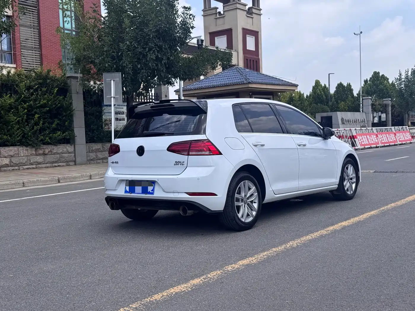 Photo 9 - Volkswagen Golf