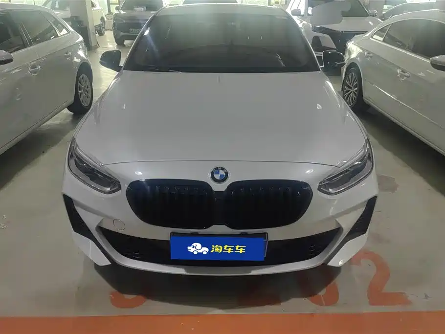 BMW 1 Series 2021 120i M Sport Shadow Edition фото 2