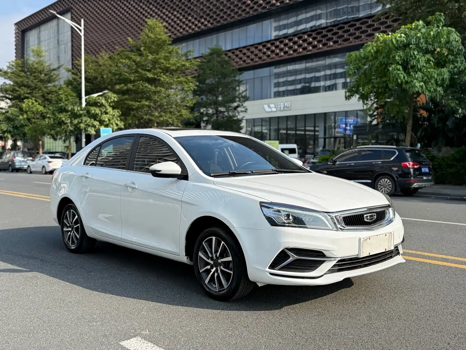 Фото 3 - Geely Emgrand