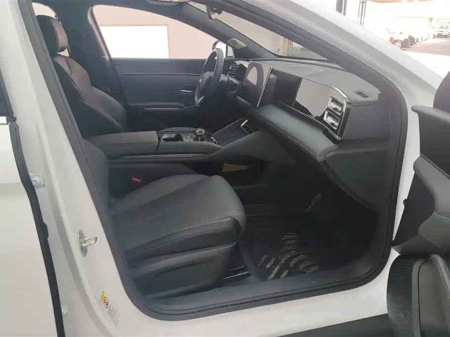 BYD Qin L 2024 DM-i 120KM Leading фото 8