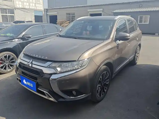 MITSUBISHI OUTLANDER