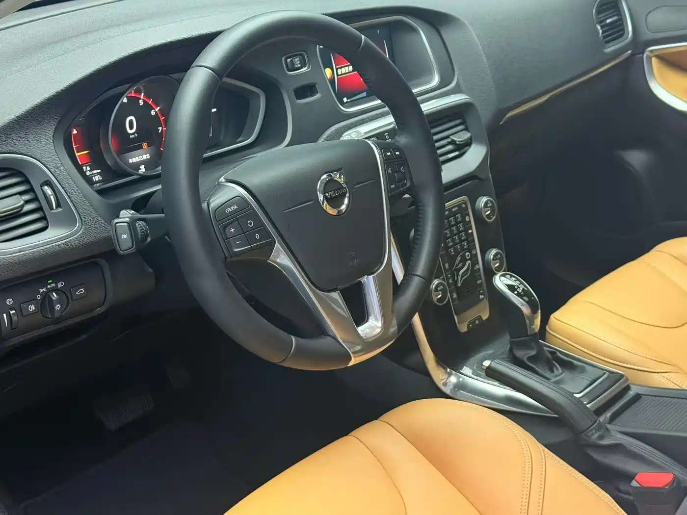 Фото 5 - Volvo V40