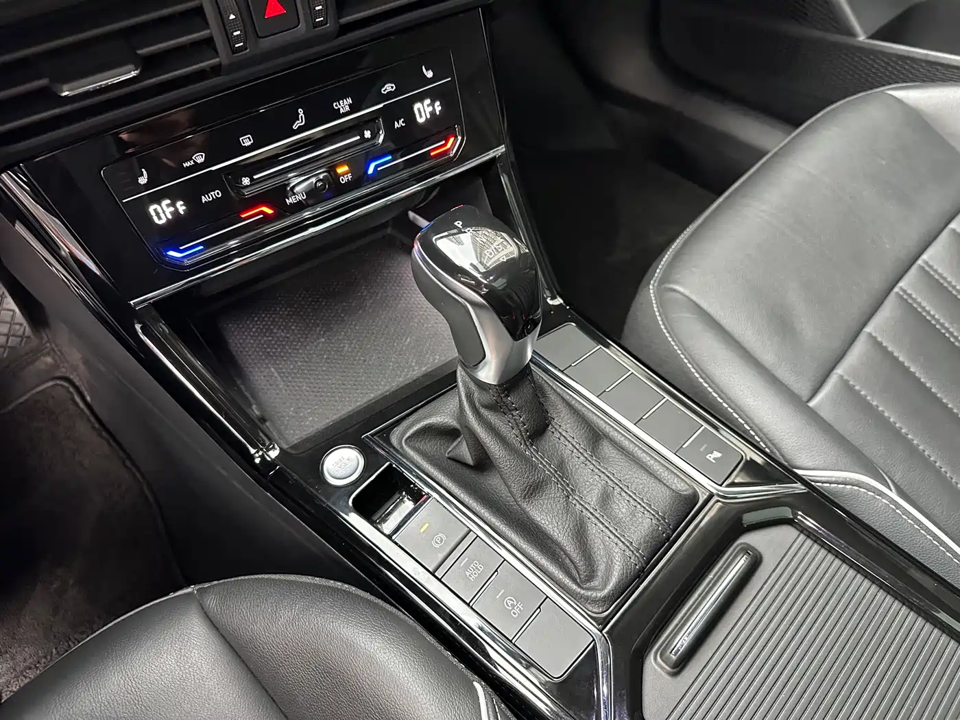 Volkswagen Passat 2023 Facelift 330TSI Starlight Elite Edition фото 14