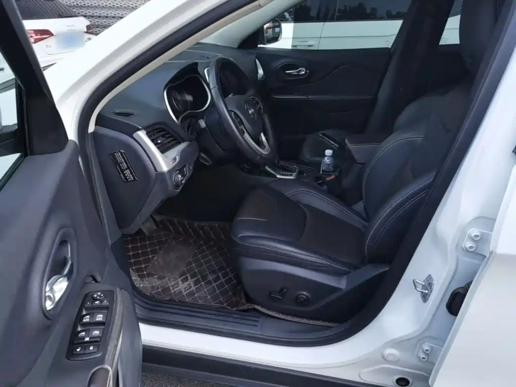 Jeep Cherokee 2021 2020 2.0L 2WD Classic Sport Edition