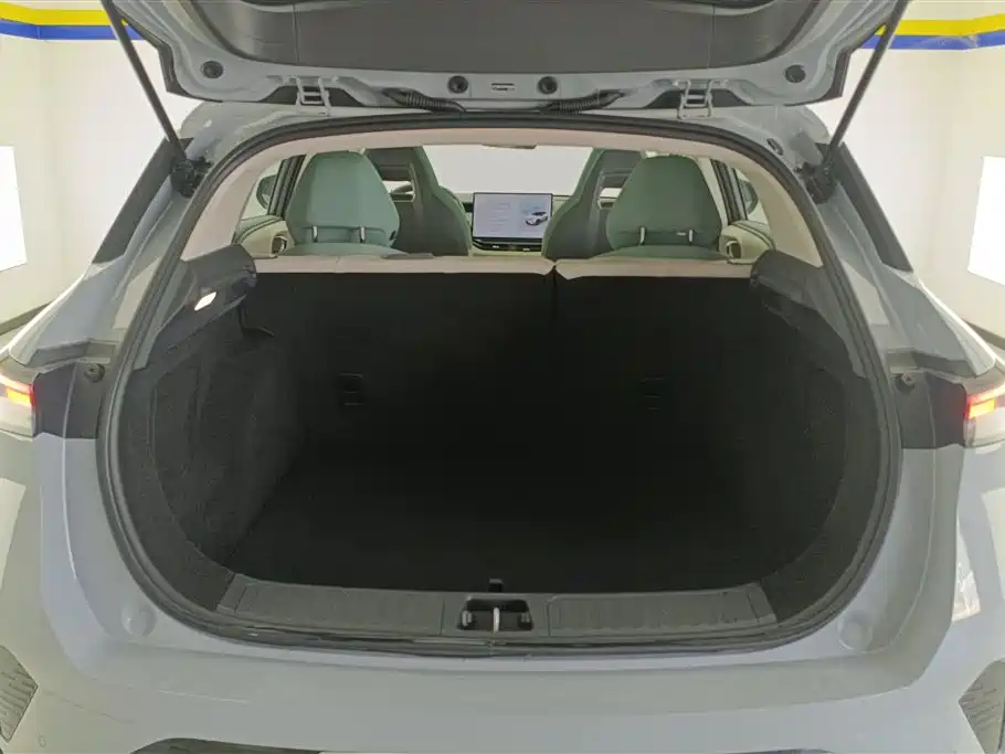 Lynk & Co 06 EM-P 2023 EM-P 126 Long Range Pro фото 4
