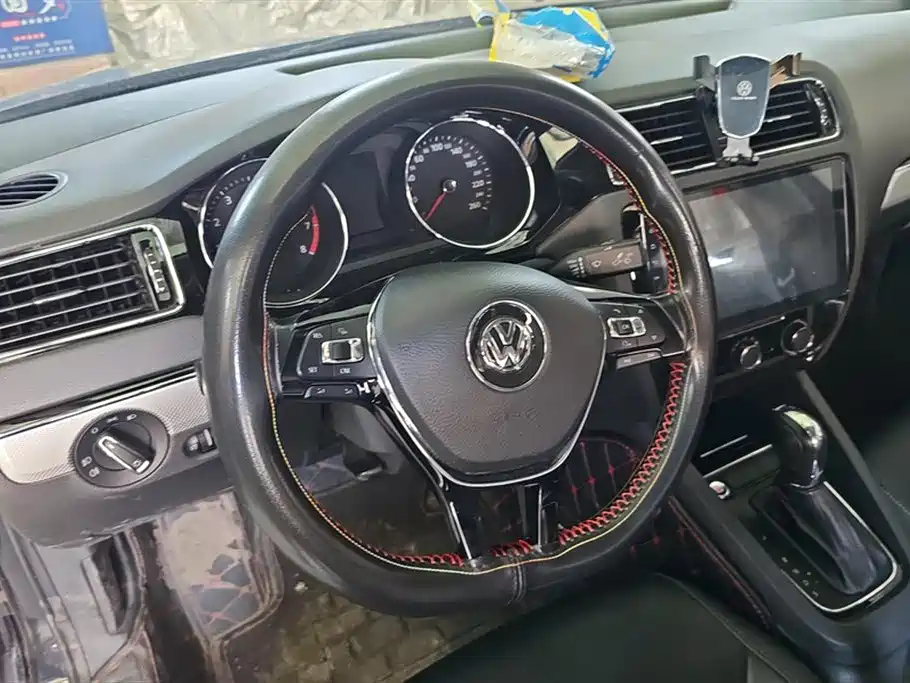 Volkswagen Sagitar 2017 1.6L Automatic Comfort фото 15