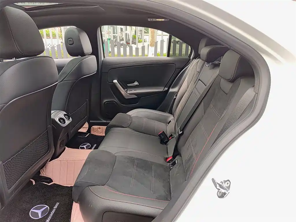 Mercedes-Benz A-Class 2023 A 200 L Fashion фото 8