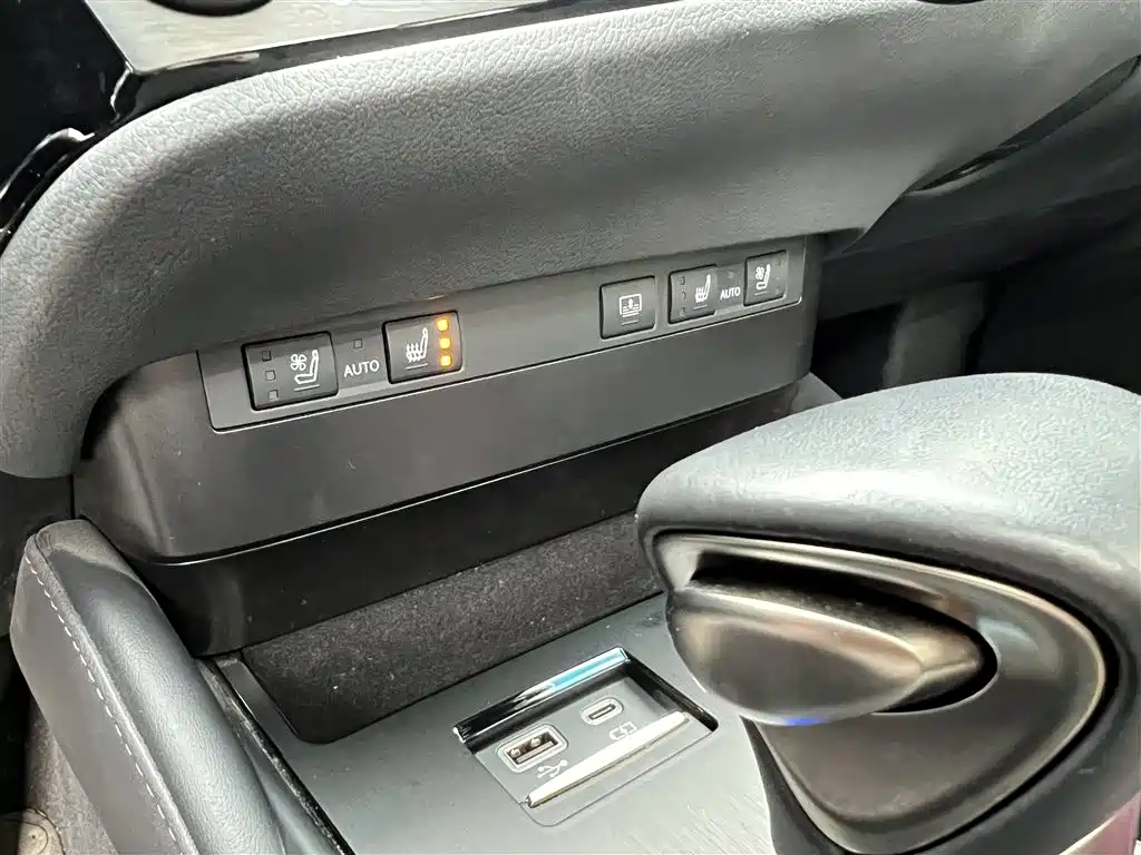 Lexus ES 2024 200 Premium Edition фото 14