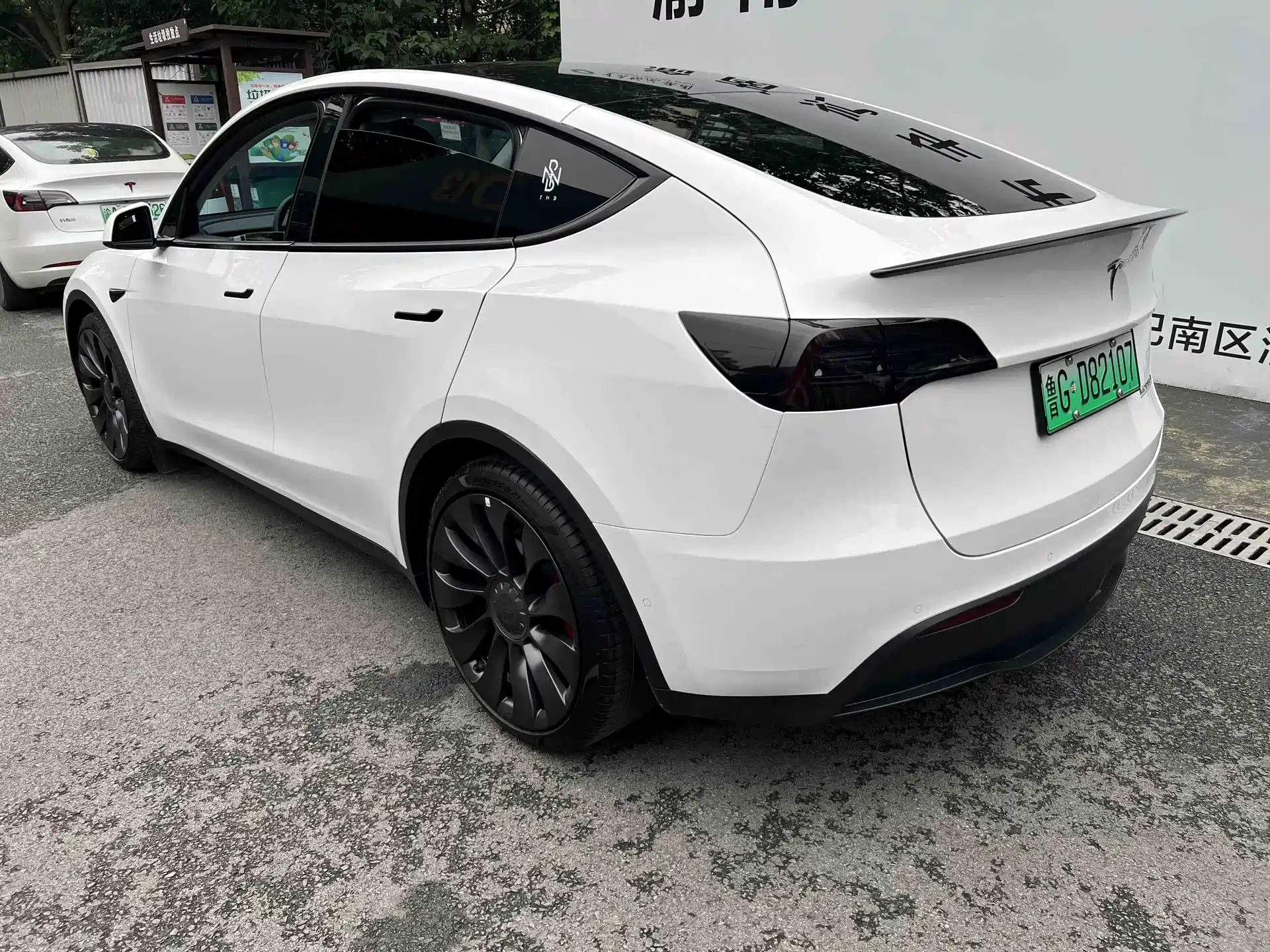 Photo 4 - Tesla Model Y