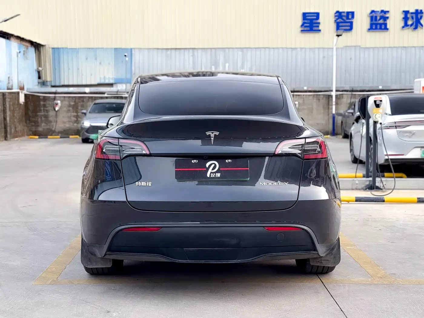 TESLA MODEL Y