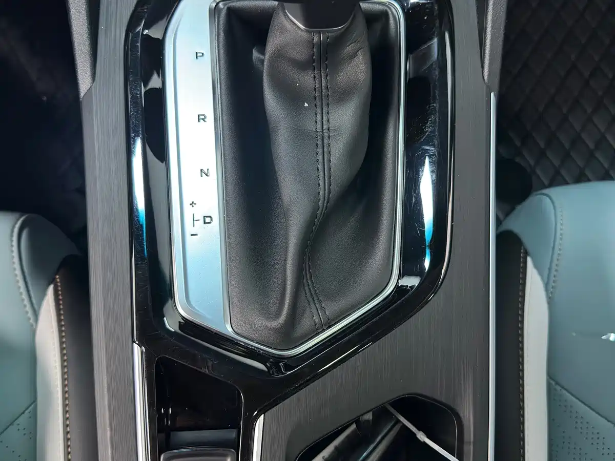 Фото 14 - Geely Emgrand S