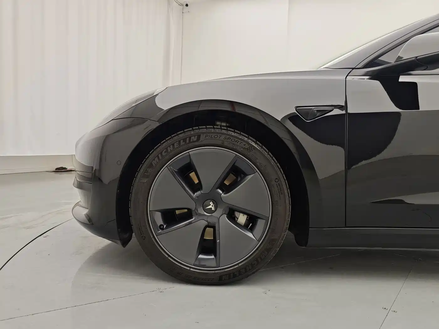 Фото 5 - Tesla Model 3