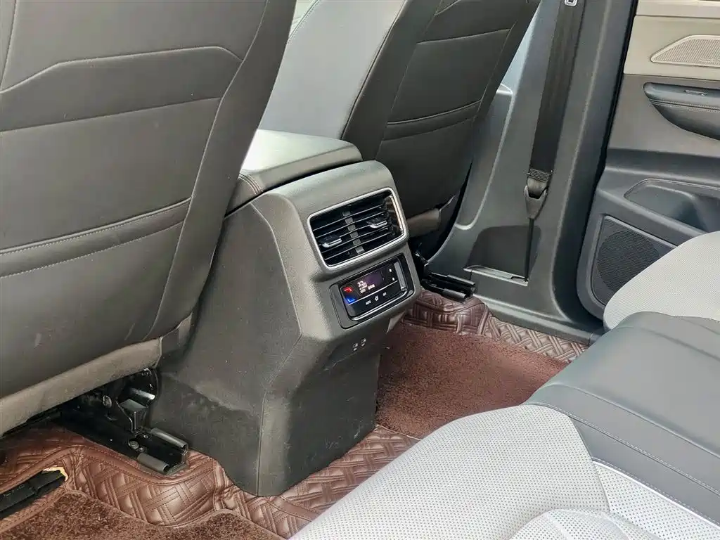 Volkswagen Talagon 2023 380TSI 4WD R-Line Launch Edition фото 9