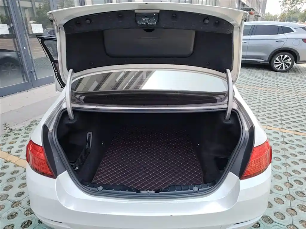 BMW 5 Series 2014 520Li Elegance фото 15