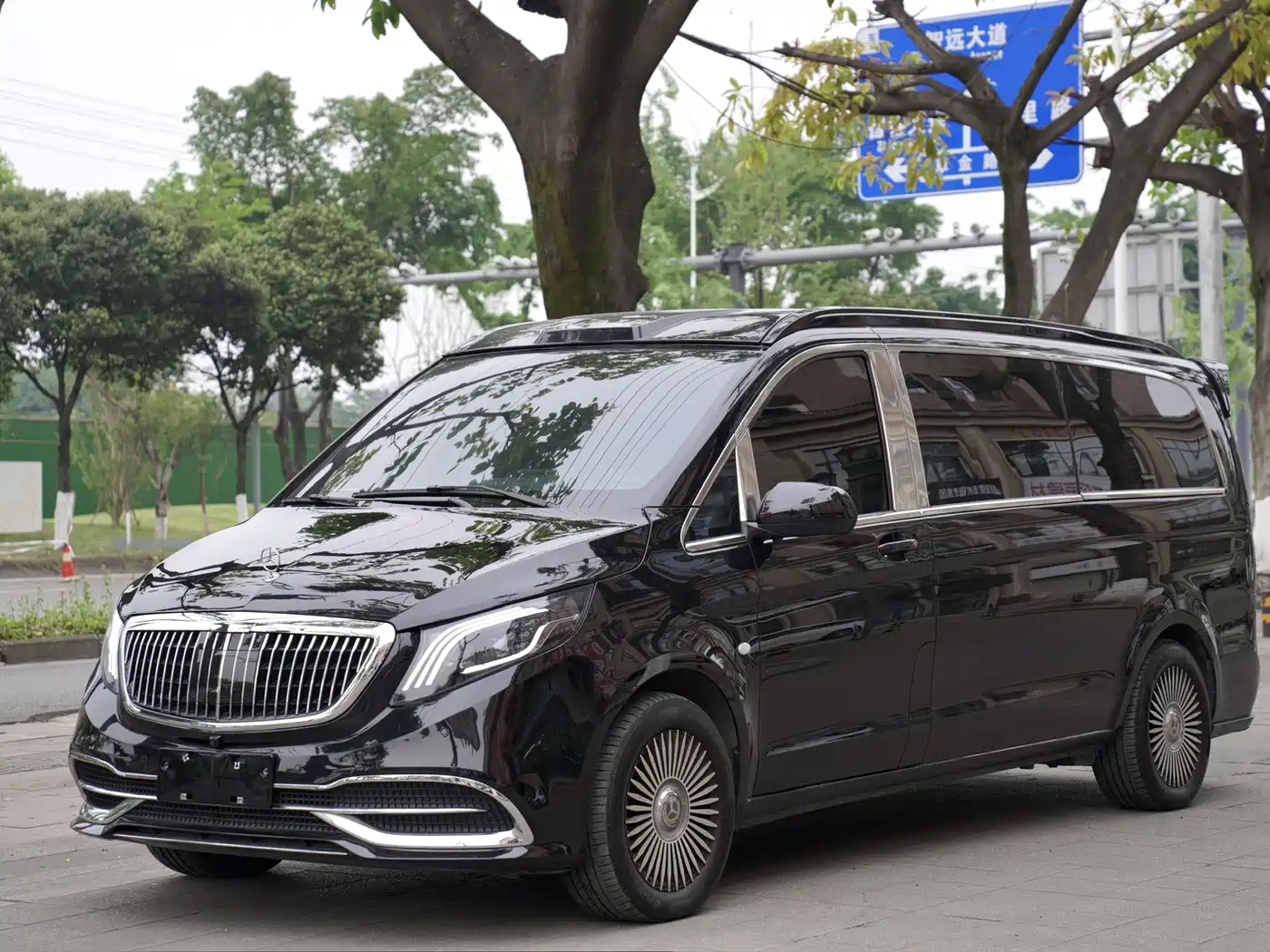 Mercedes-Benz Vito 2023 2.0T Elite 7-Seater фото 3