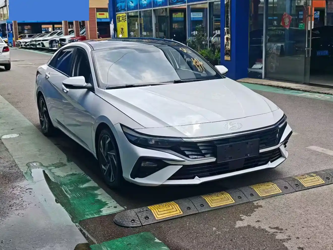 Фото 3 - Hyundai Elantra