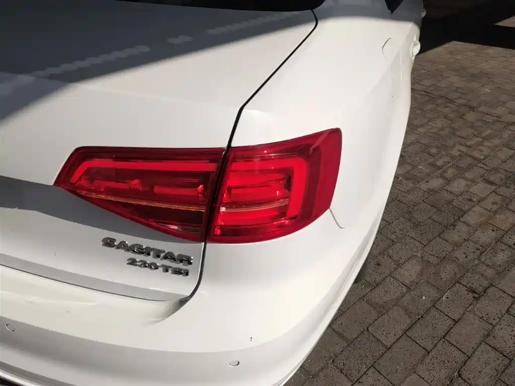 Volkswagen Sagitar 2015 230TSI Automatic Comfort фото 8