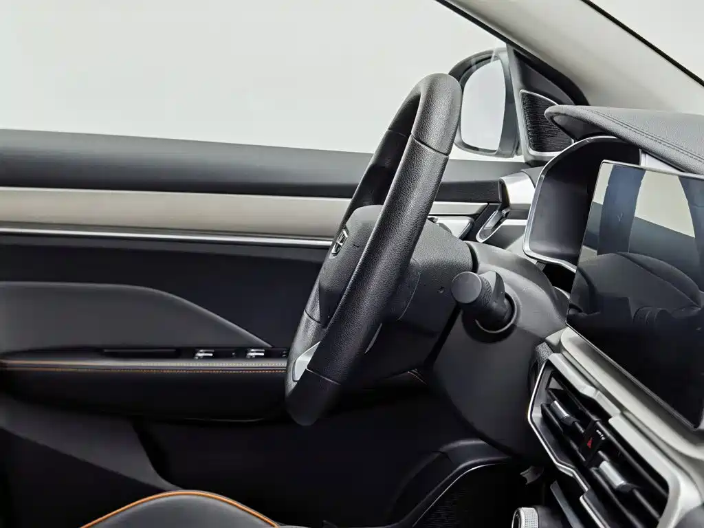 Фото 22 - Geely Binyue