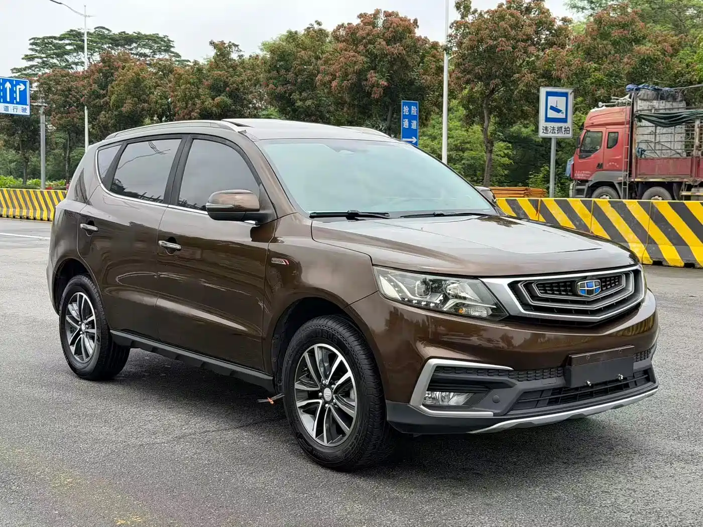 Фото 3 - Geely Emgrand X6
