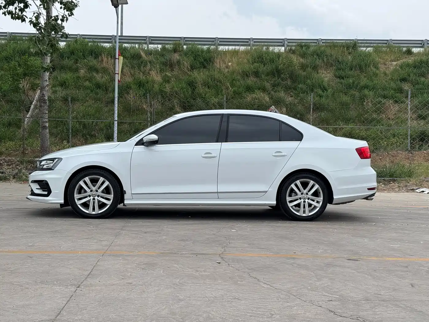 Volkswagen Sagitar 2018 280TSI DSG Spark Edition фото 4