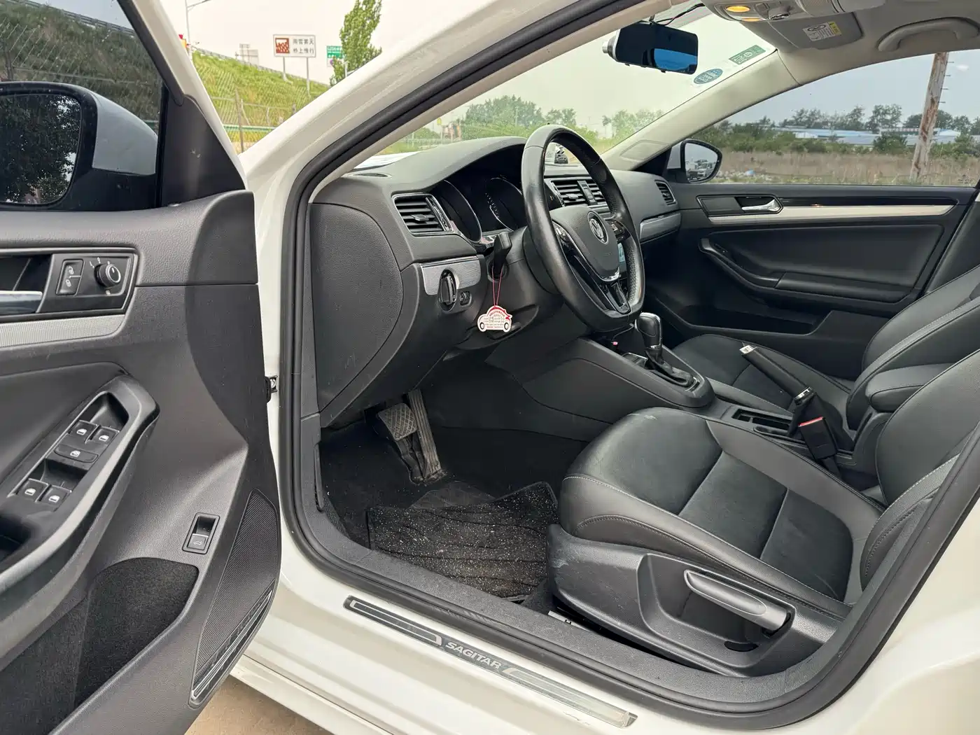 Volkswagen Sagitar 2018 280TSI DSG Spark Edition фото 9