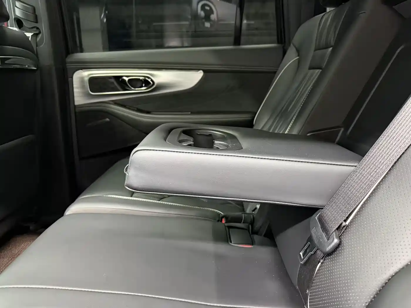 GAC Trumpchi Trumpchi GS8 2022 Dual Engine Series 2.0TM 2WD Premium Edition (7-Seater) фото 16