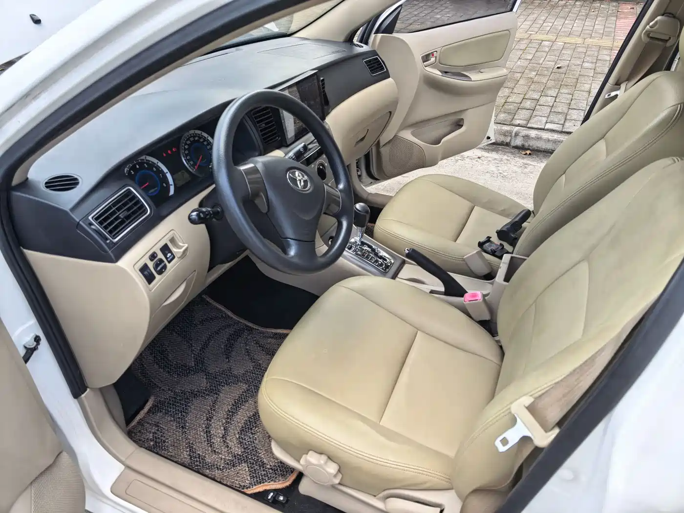 Toyota Corolla 2013 1.6L Automatic Excellence Edition фото 11