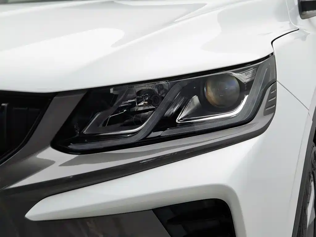 Фото 7 - Geely Binyue