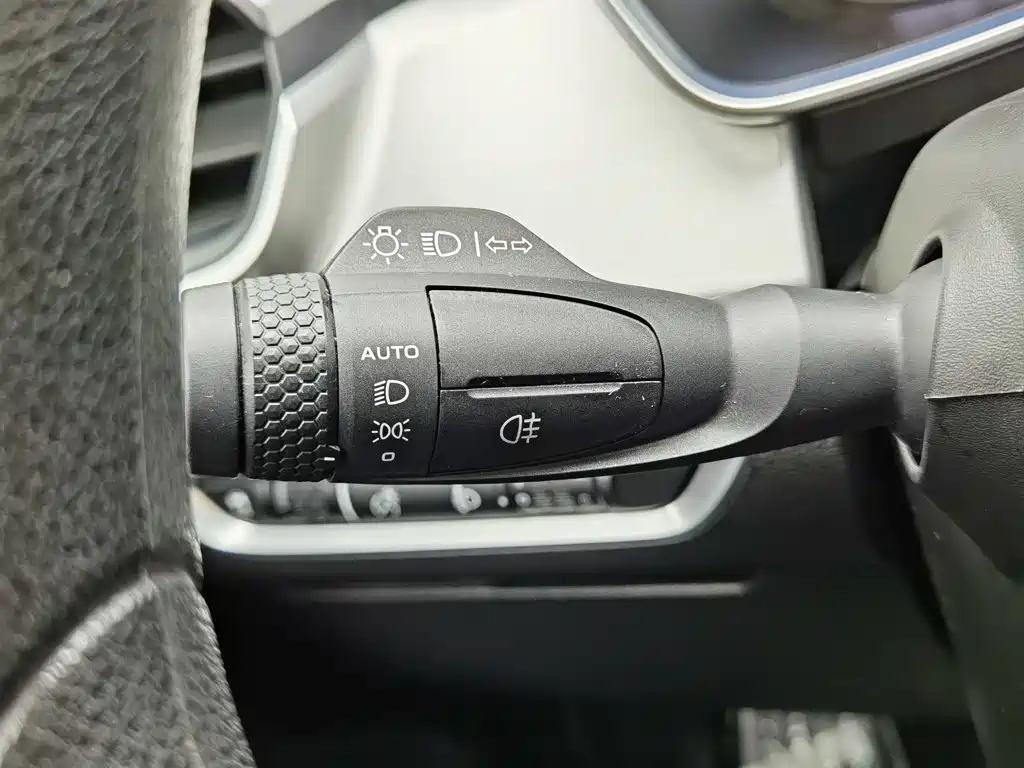 Фото 21 - Geely Binyue
