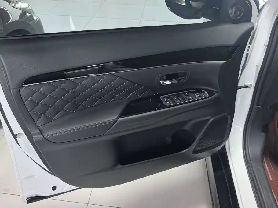 Mitsubishi Outlander 2023 2021 2.4L 4WD Yaodong Edition 5-seater