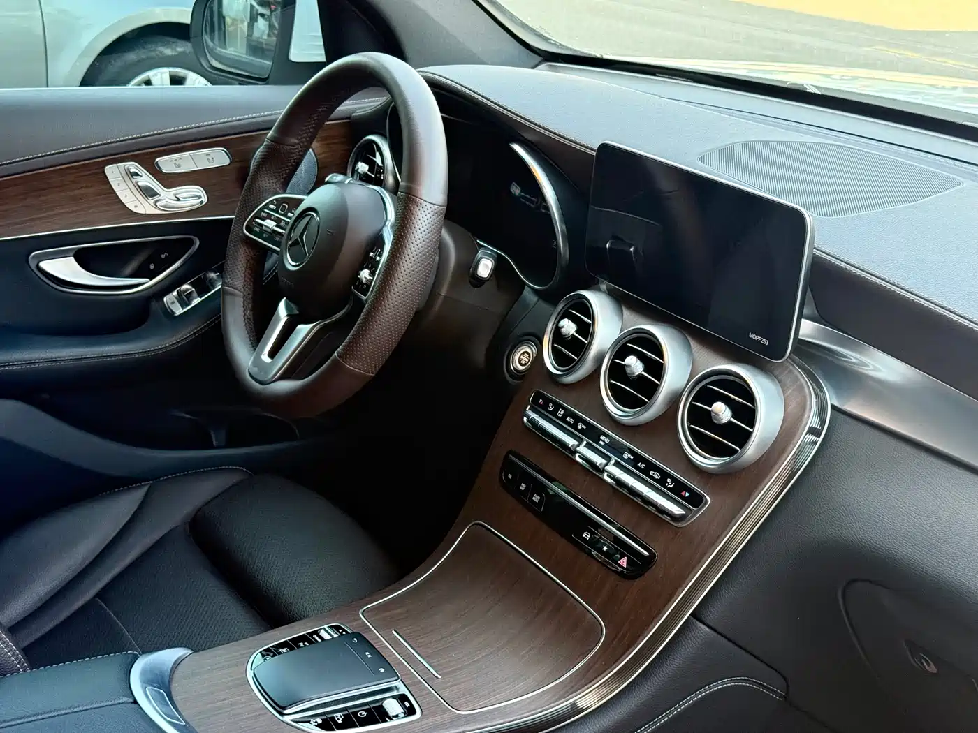 MERCEDES-BENZ GLC