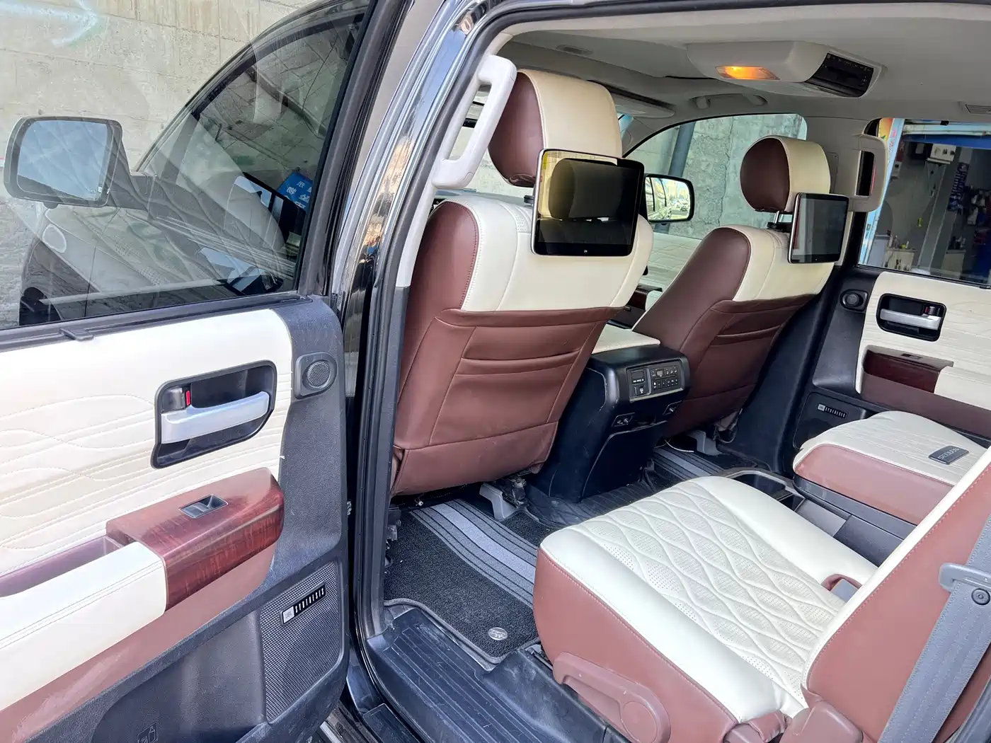 Toyota Sequoia 2013 2010 5.7 Platinum Edition