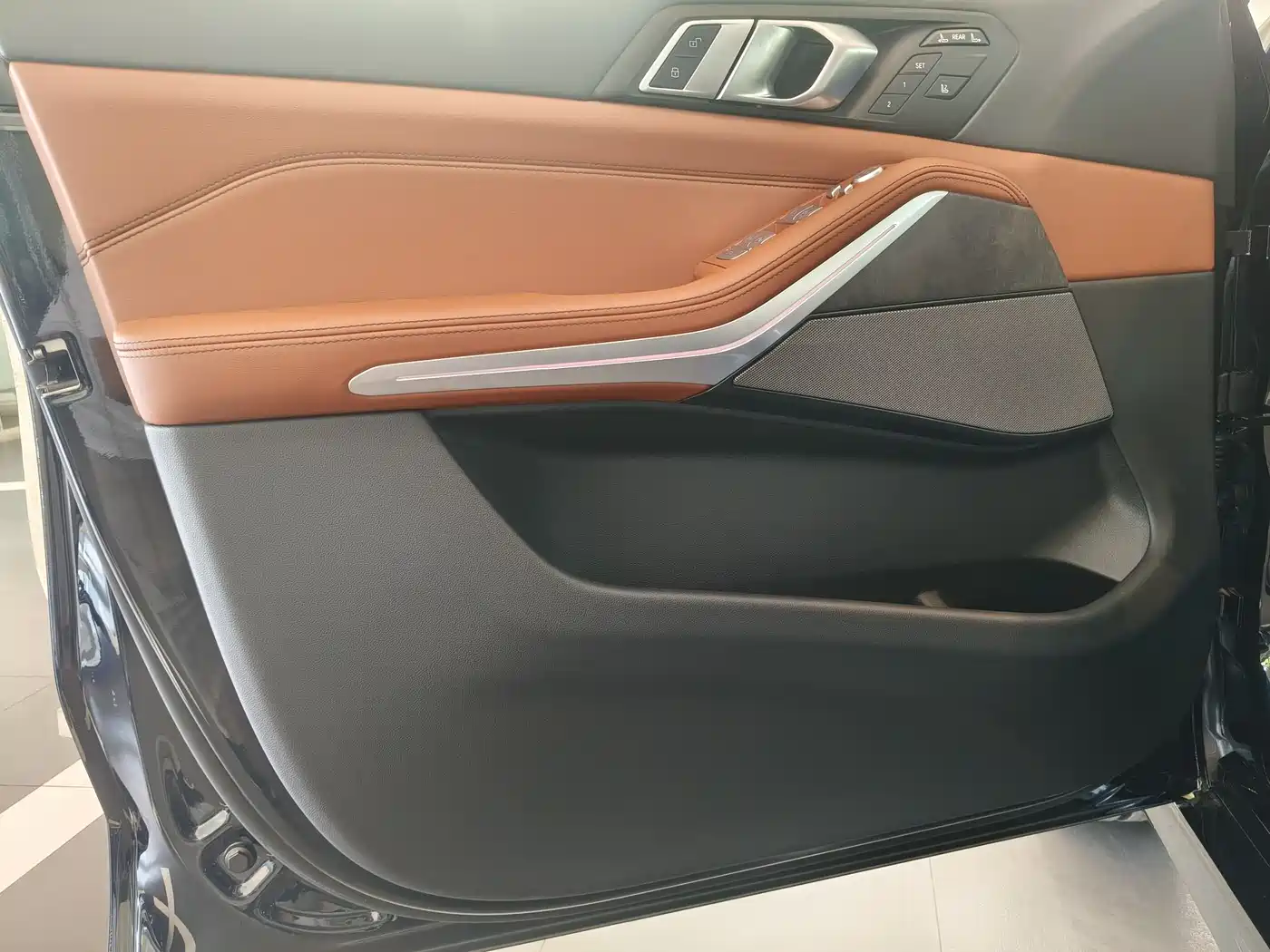 BMW X7 2024 xDrive40i Exclusive M Sport Package фото 8