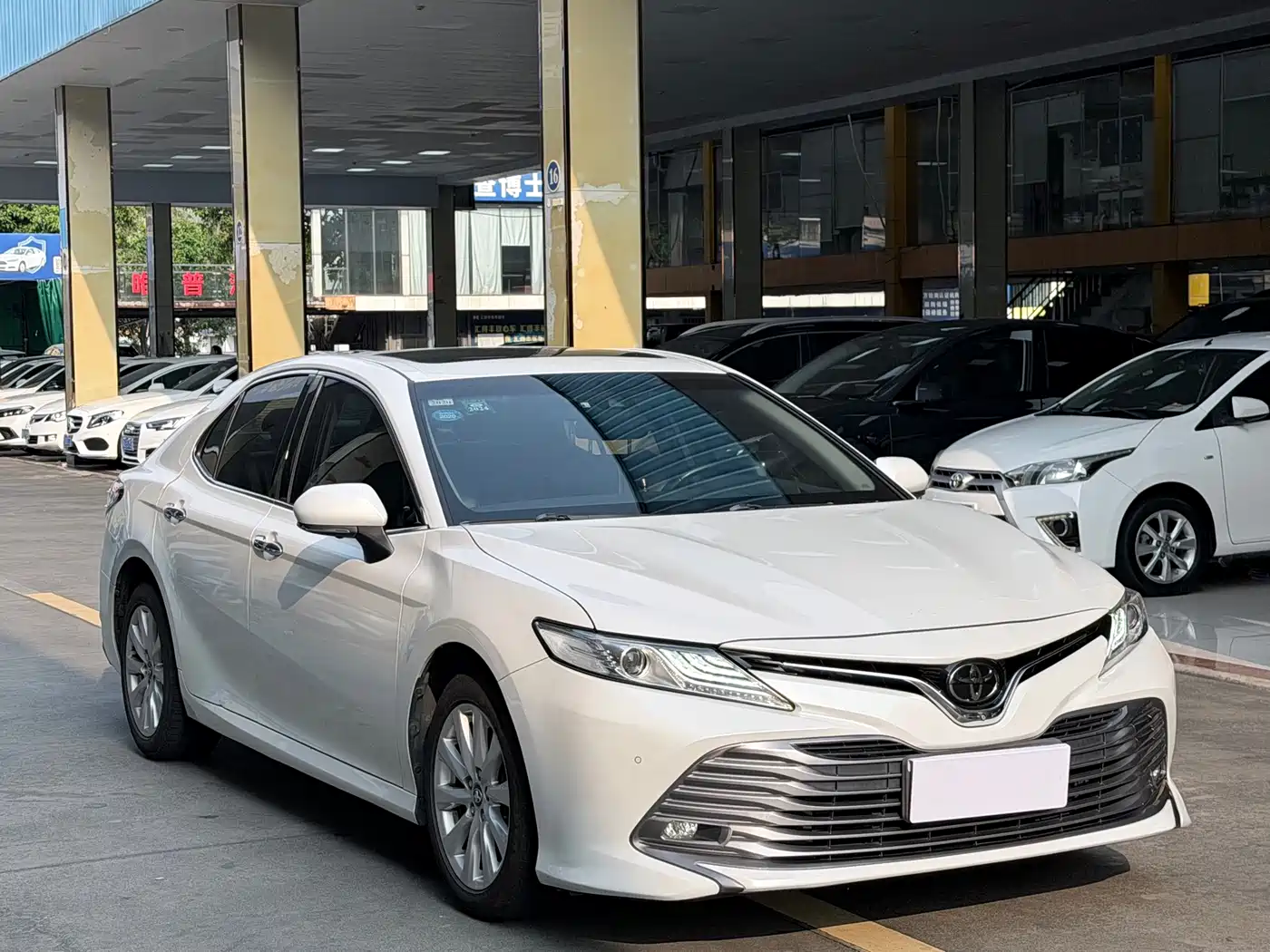 Toyota Camry 2018 2.0G Luxury Edition фото 3