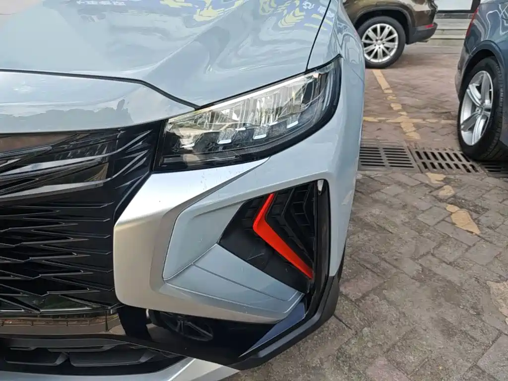 Фото 24 - Geely Atlas