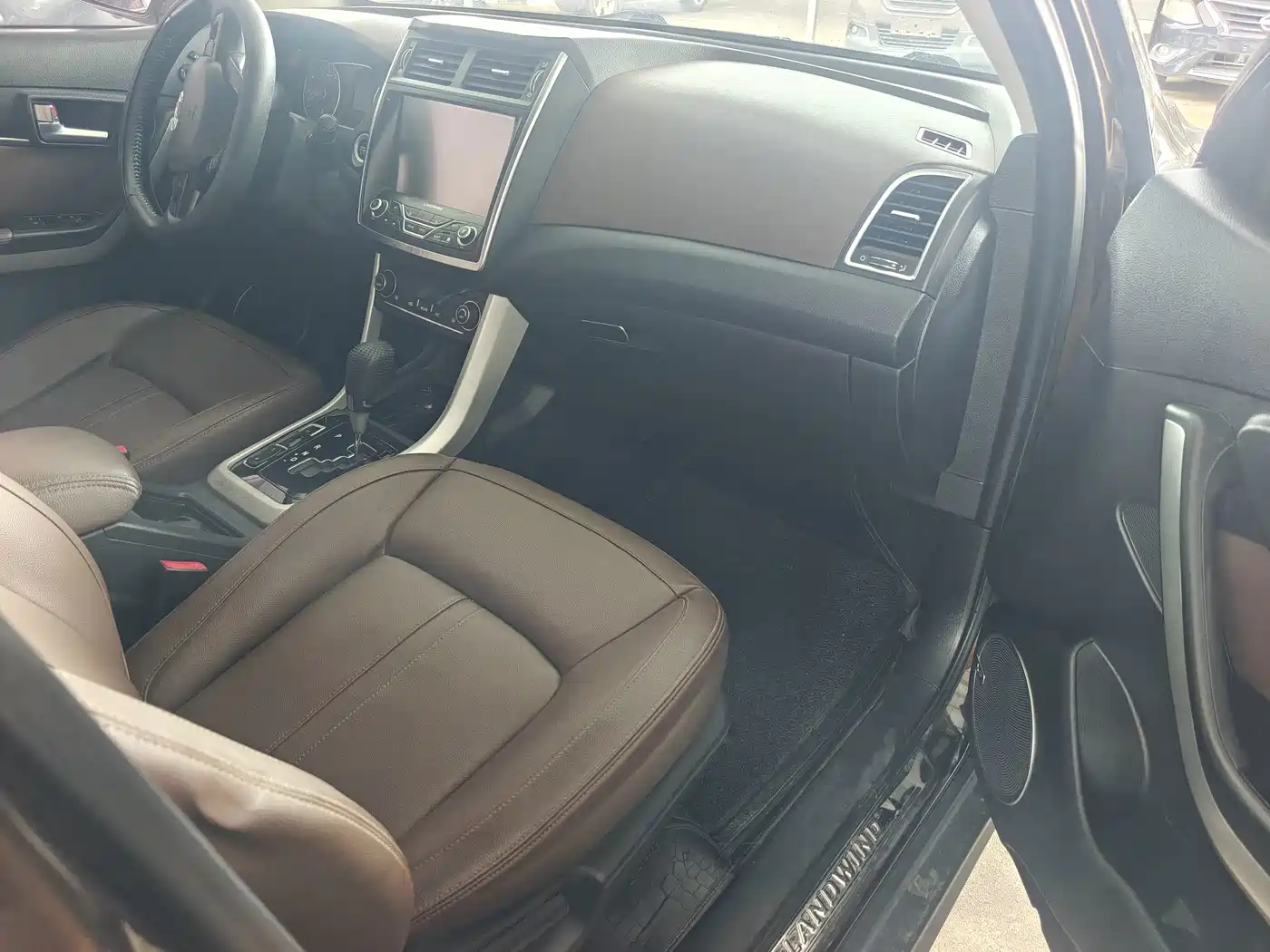 Landwind X5 2017 2016 Plus 1.5T CVT Pioneer Edition