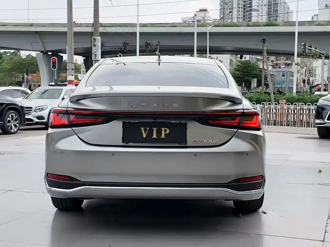 Lexus ES 2025 300h Ultimate Edition фото 7