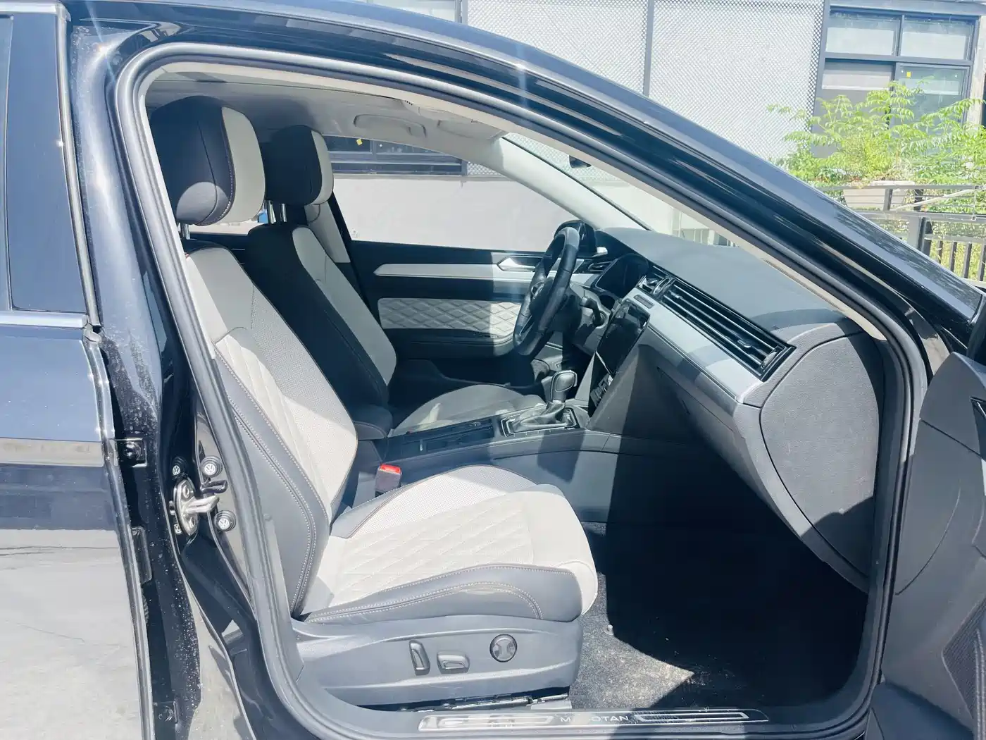 Volkswagen Magotan 2023 Model 2 Million Commemorative Edition 330TSI DSG Luxury фото 14